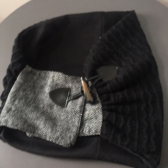 designer scarf/neck warmer. - Picture 3 of 10